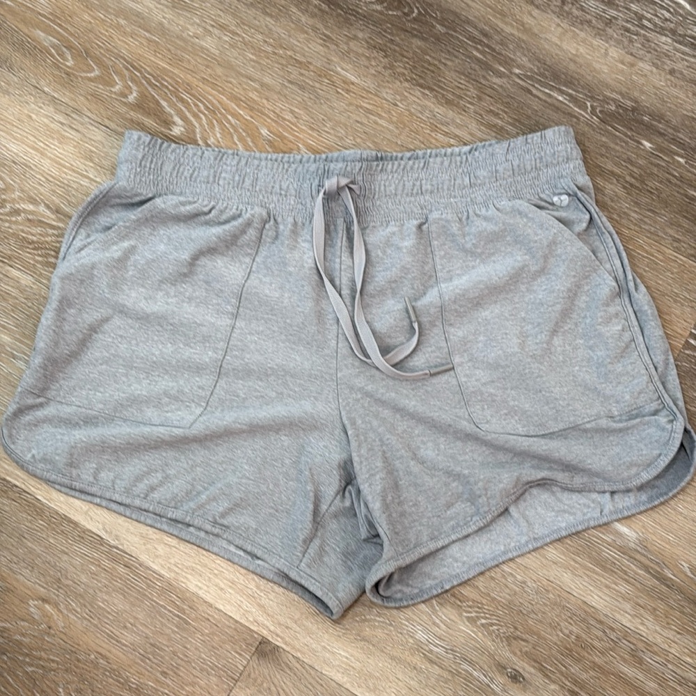 Danskin 1297 Gray Drawstring Elastic Waist Pockets Athletic Shorts Medium M